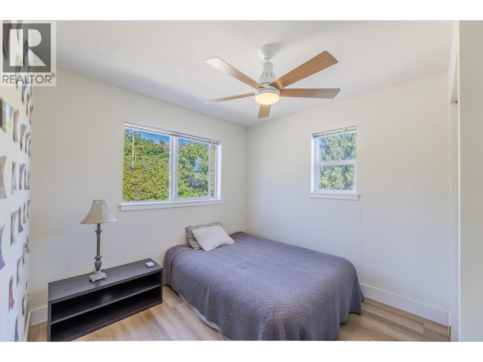 6471 Vernon Avenue, Peachland, BC - Indoor Photo Showing Bedroom