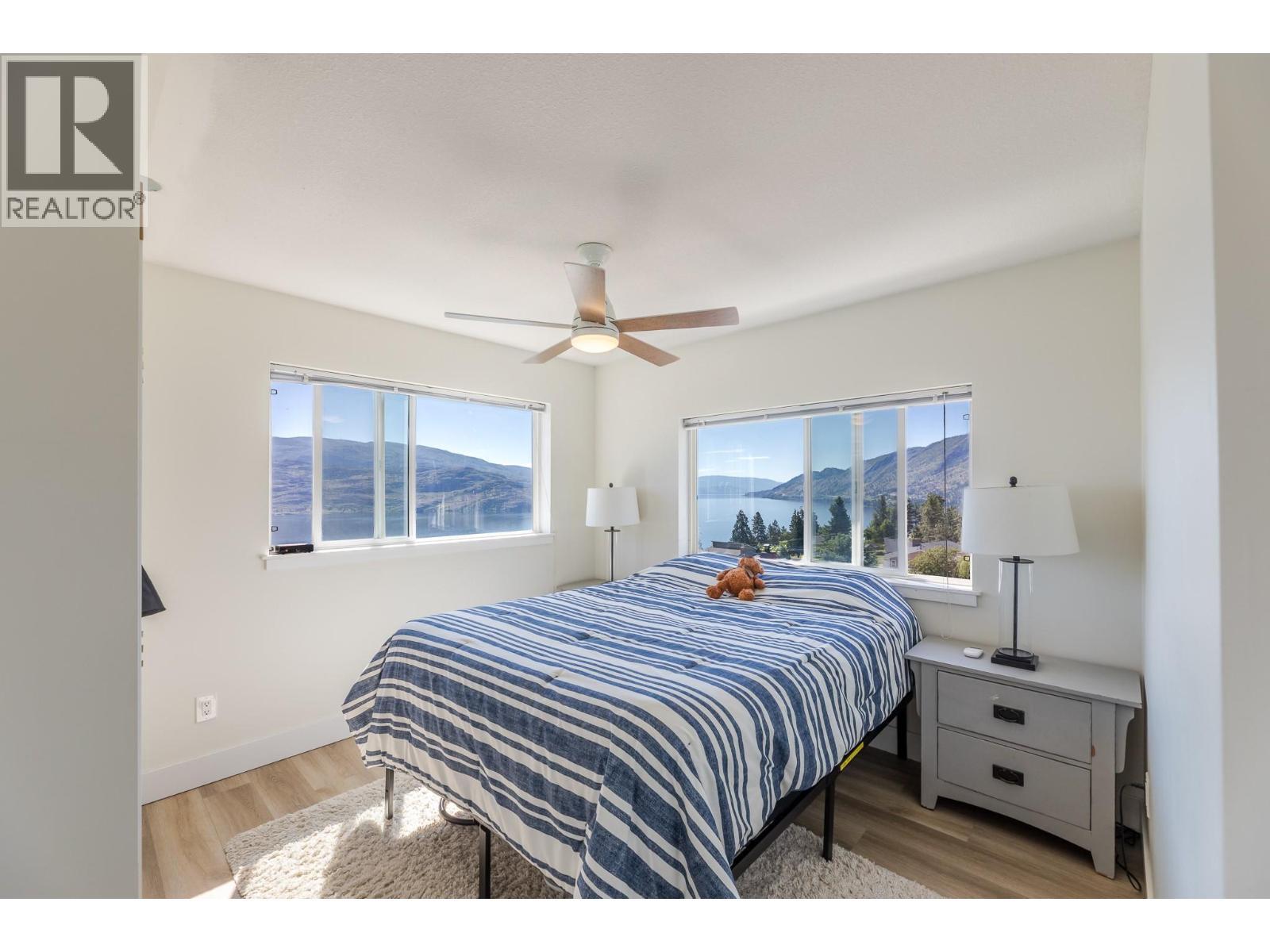 6471 Vernon Avenue, Peachland, BC - Indoor Photo Showing Bedroom