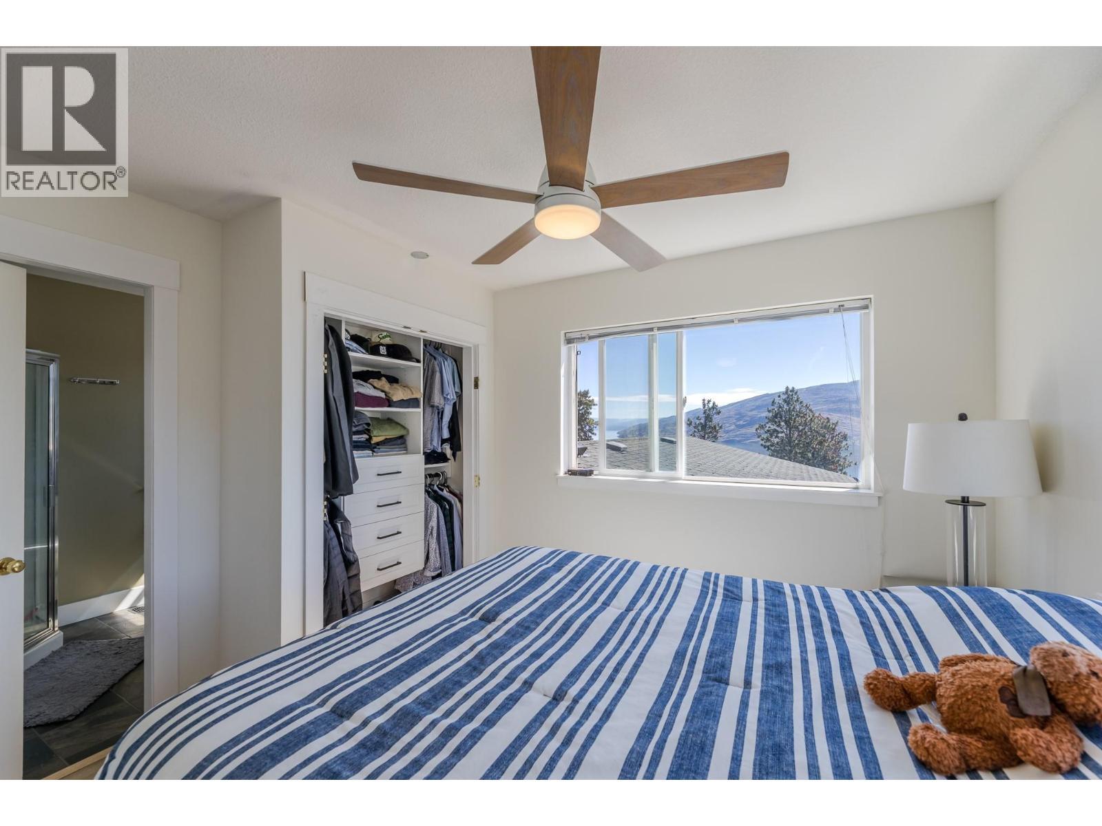 6471 Vernon Avenue, Peachland, BC - Indoor Photo Showing Bedroom