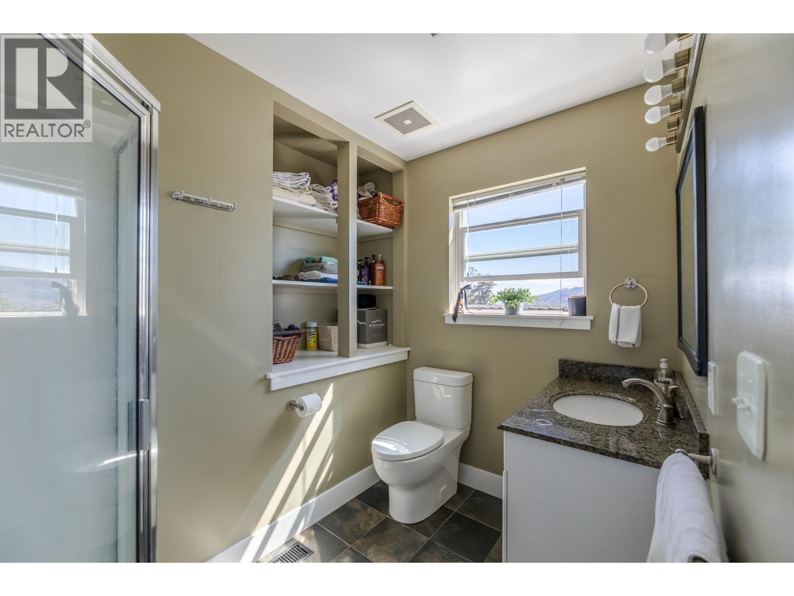 6471 Vernon Avenue, Peachland, BC - Indoor Photo Showing Bathroom