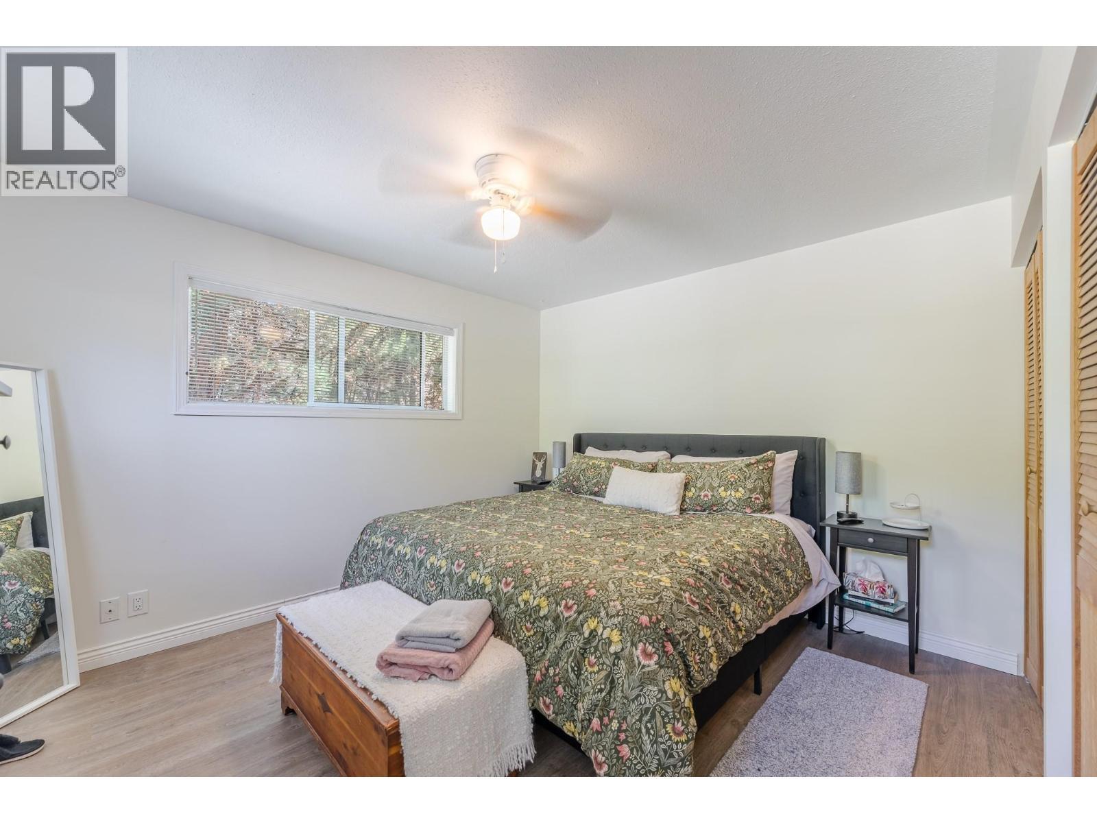 6471 Vernon Avenue, Peachland, BC - Indoor Photo Showing Bedroom