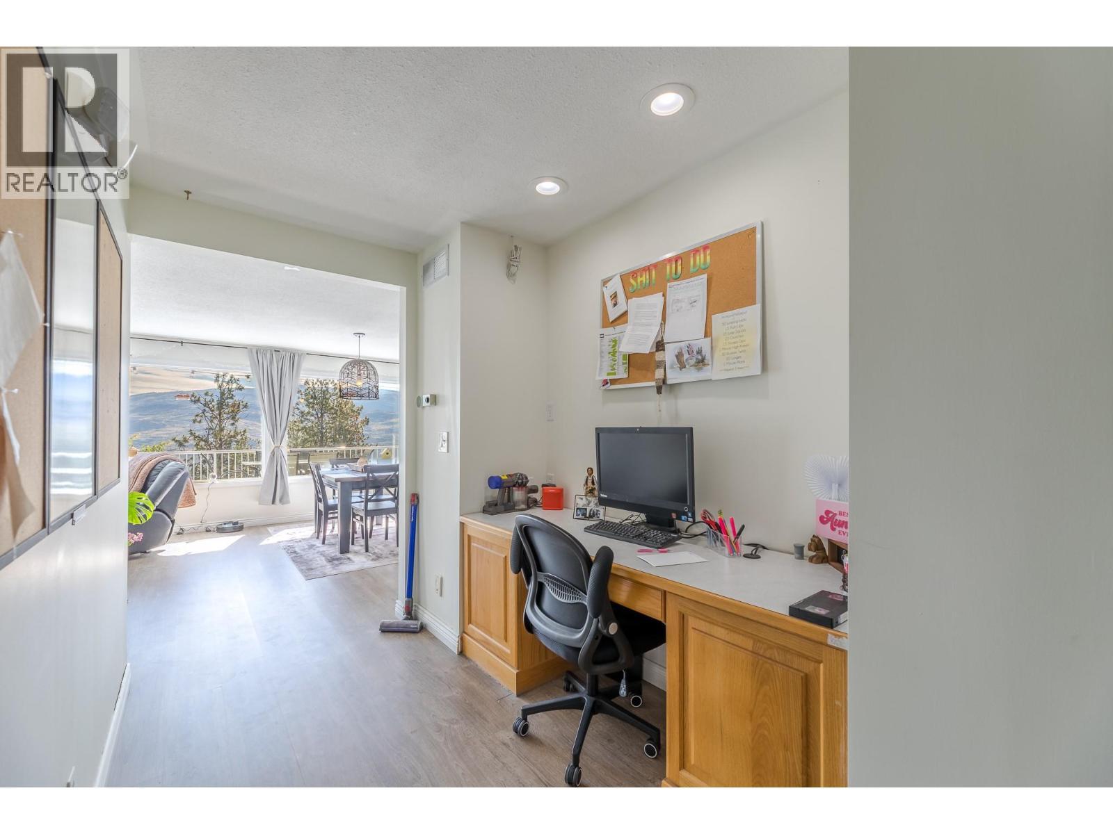 6471 Vernon Avenue, Peachland, BC - Indoor Photo Showing Office