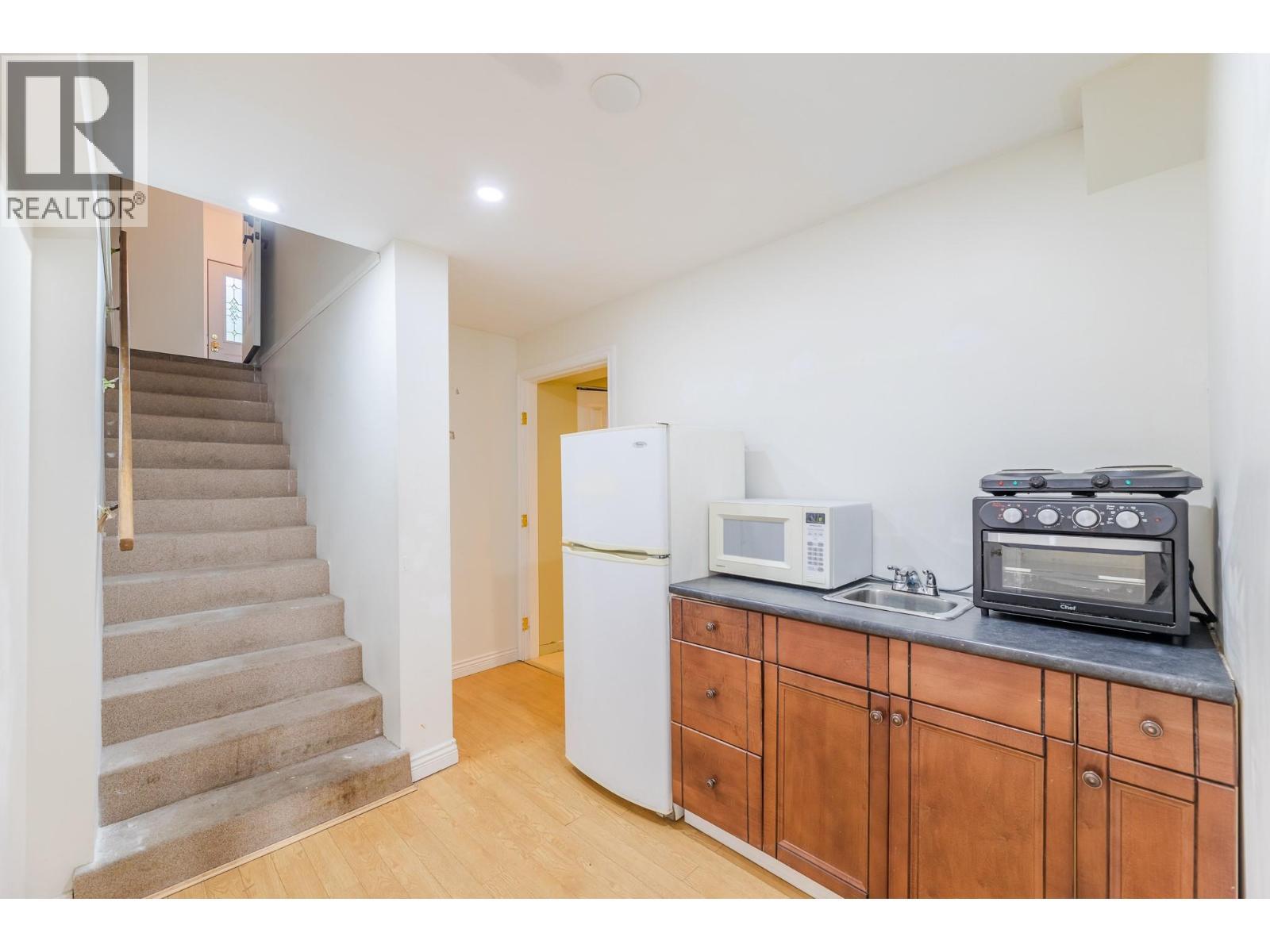 6471 Vernon Avenue, Peachland, BC - Indoor