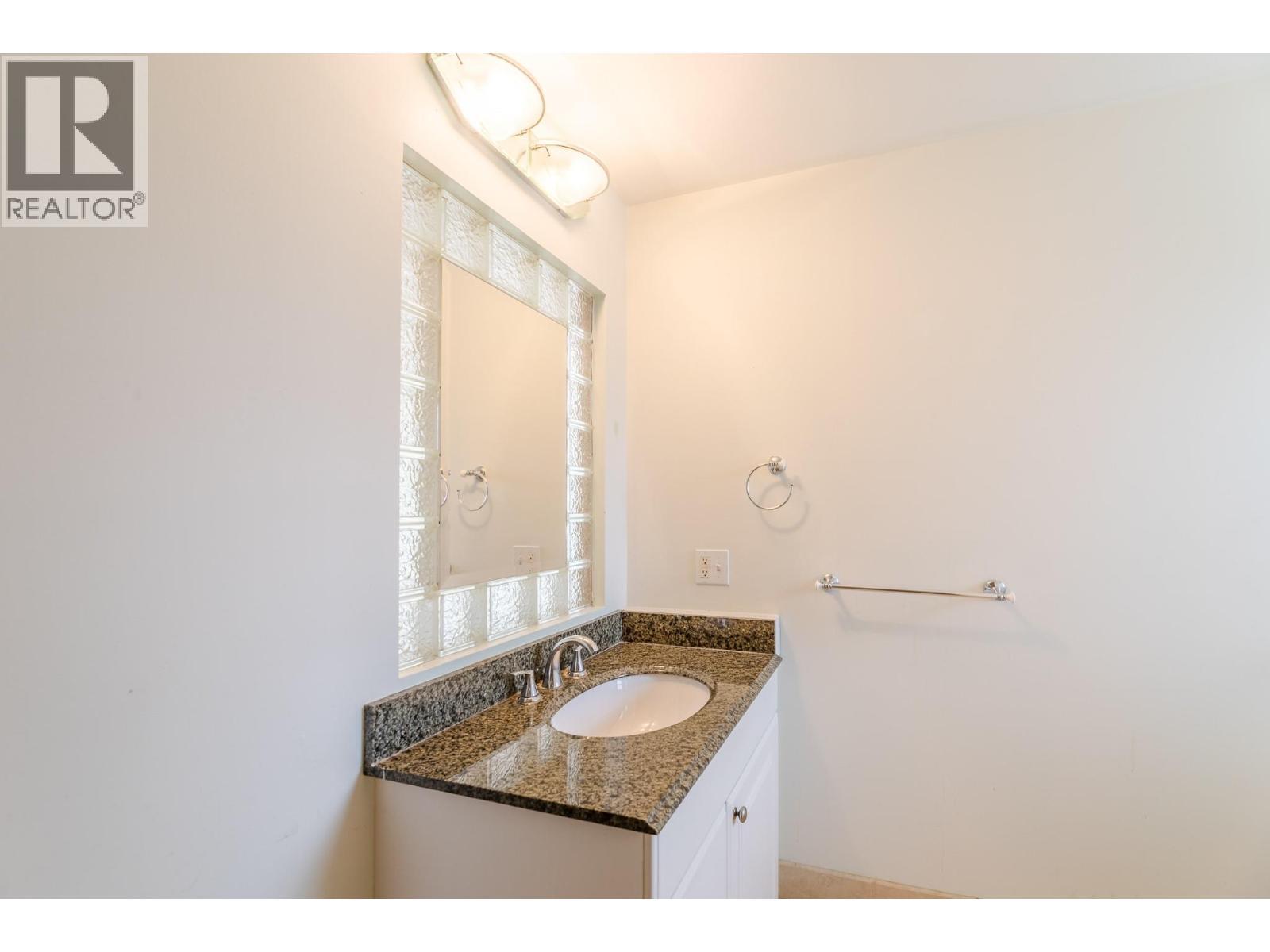 6471 Vernon Avenue, Peachland, BC - Indoor Photo Showing Bathroom