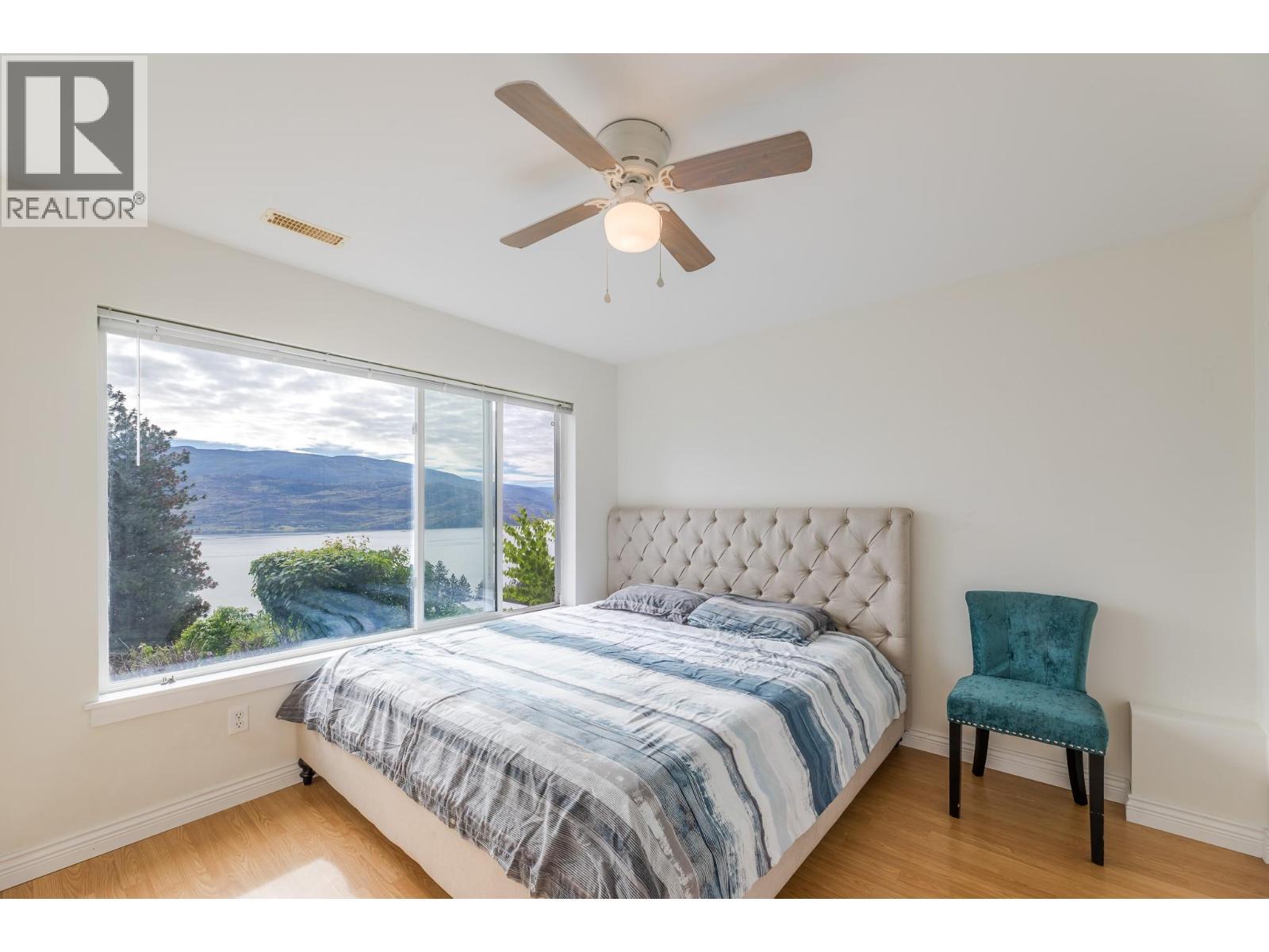 6471 Vernon Avenue, Peachland, BC - Indoor Photo Showing Bedroom