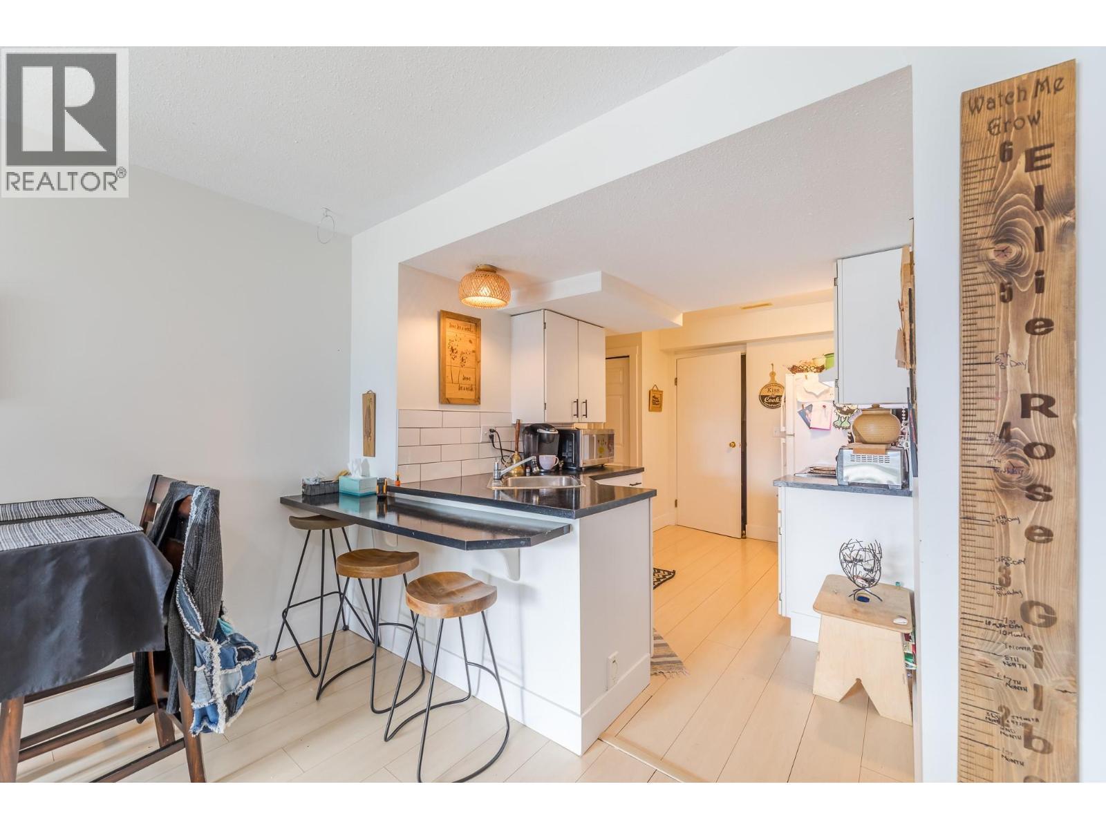 6471 Vernon Avenue, Peachland, BC - Indoor