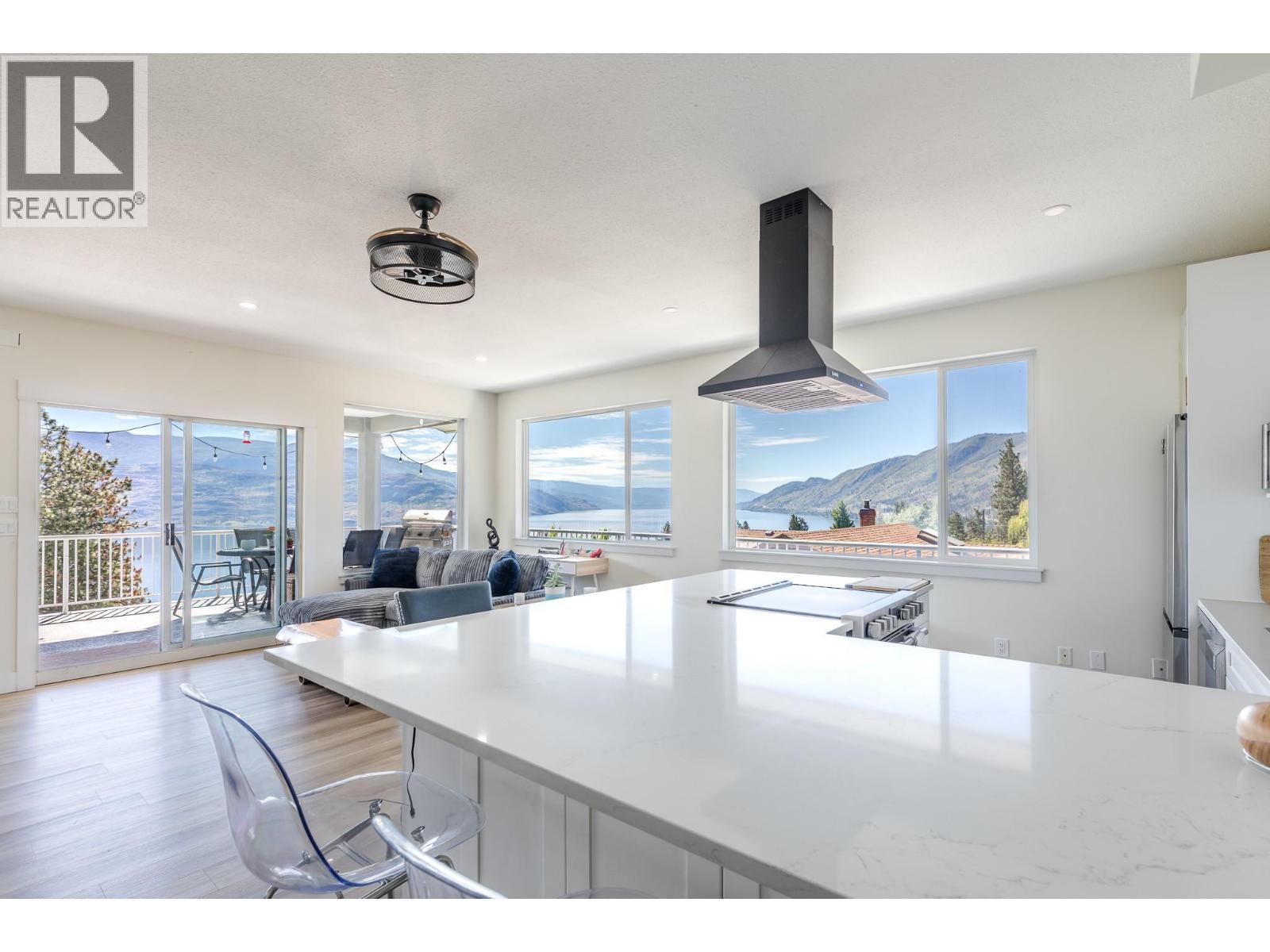 6471 Vernon Avenue, Peachland, BC - Indoor