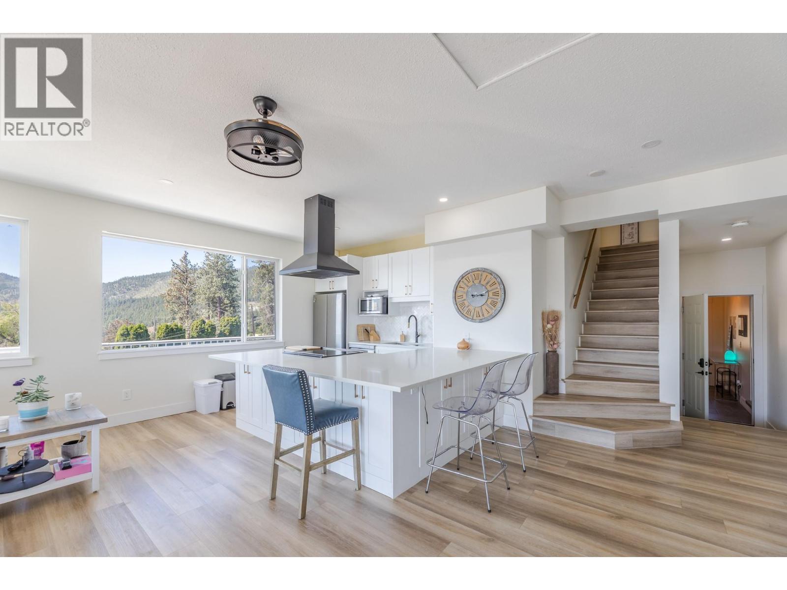 6471 Vernon Avenue, Peachland, BC - Indoor