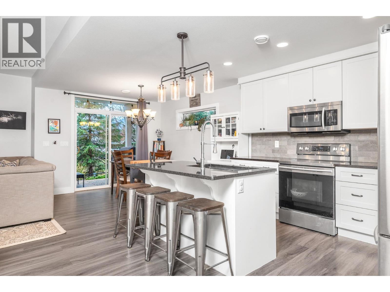 6635 Tronson Road Unit# 16, Vernon, BC - Indoor Photo Showing Kitchen With Stainless Steel Kitchen With Upgraded Kitchen