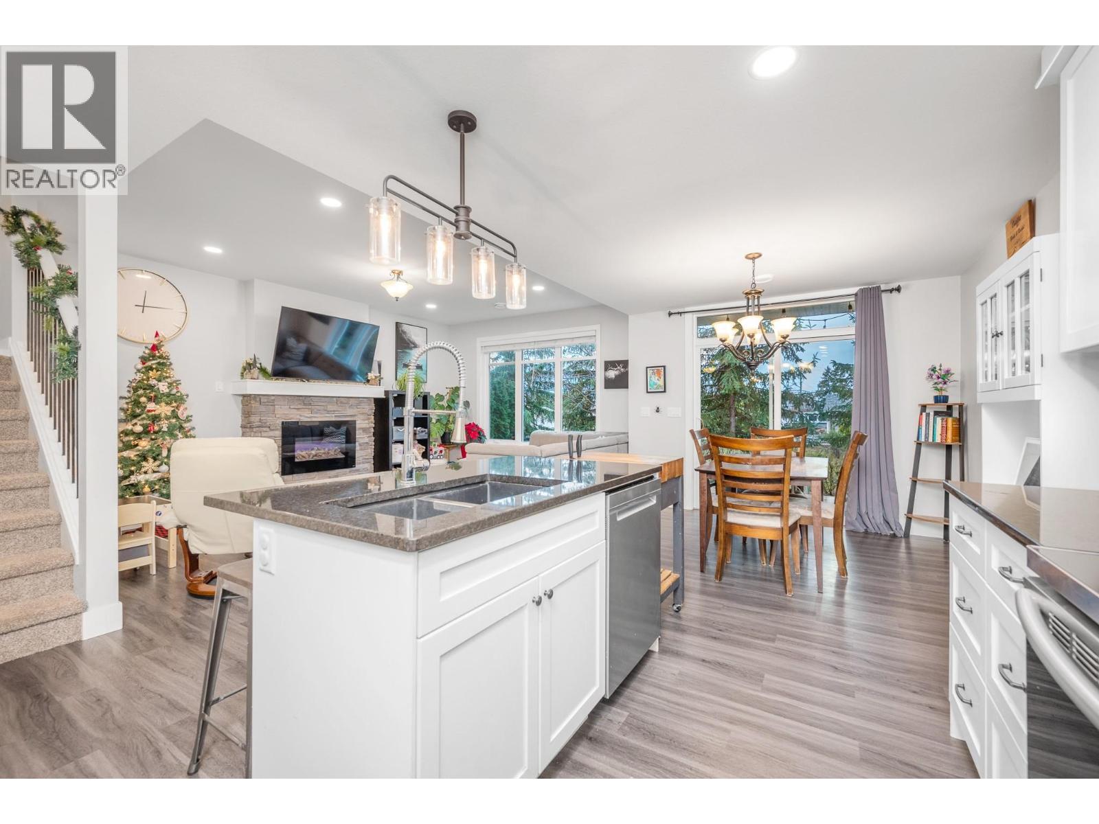 6635 Tronson Road Unit# 16, Vernon, BC - Indoor Photo Showing Kitchen With Fireplace With Double Sink