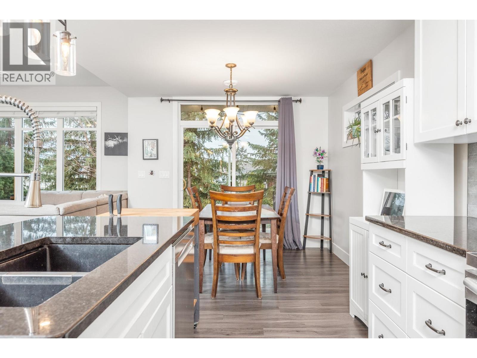 6635 Tronson Road Unit# 16, Vernon, BC - Indoor Photo Showing Kitchen With Double Sink