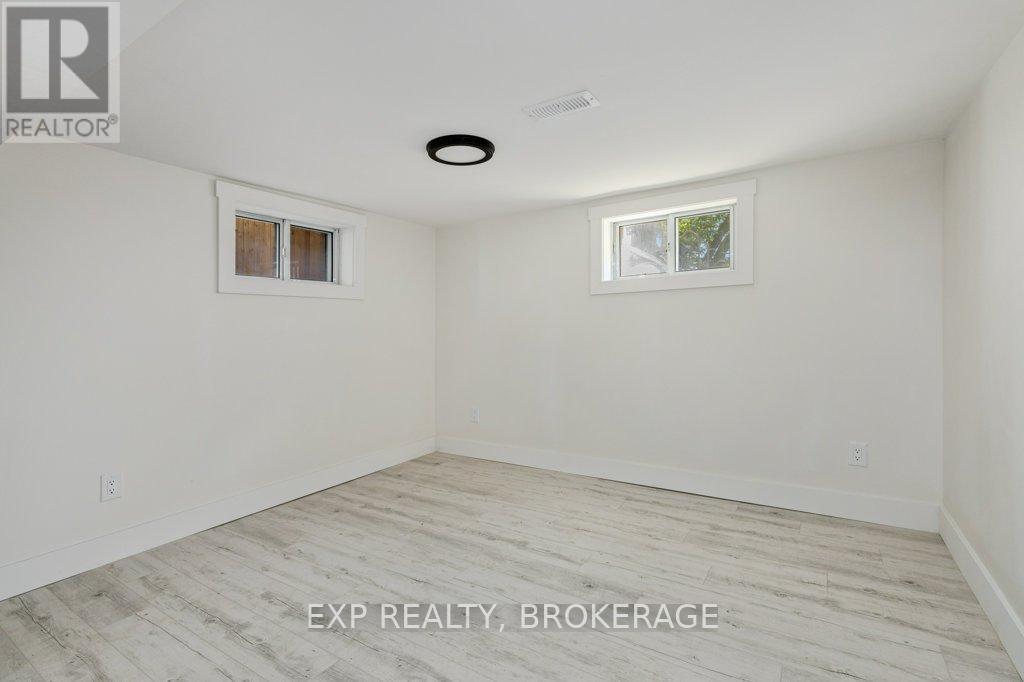 19 Scott Street, Kingston (Central City East), ON - Indoor Photo Showing Other Room