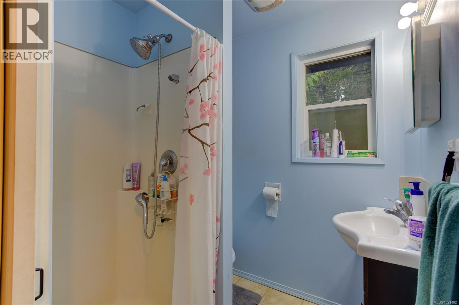 4305 Sunrise Rd, Duncan, BC - Indoor Photo Showing Bathroom