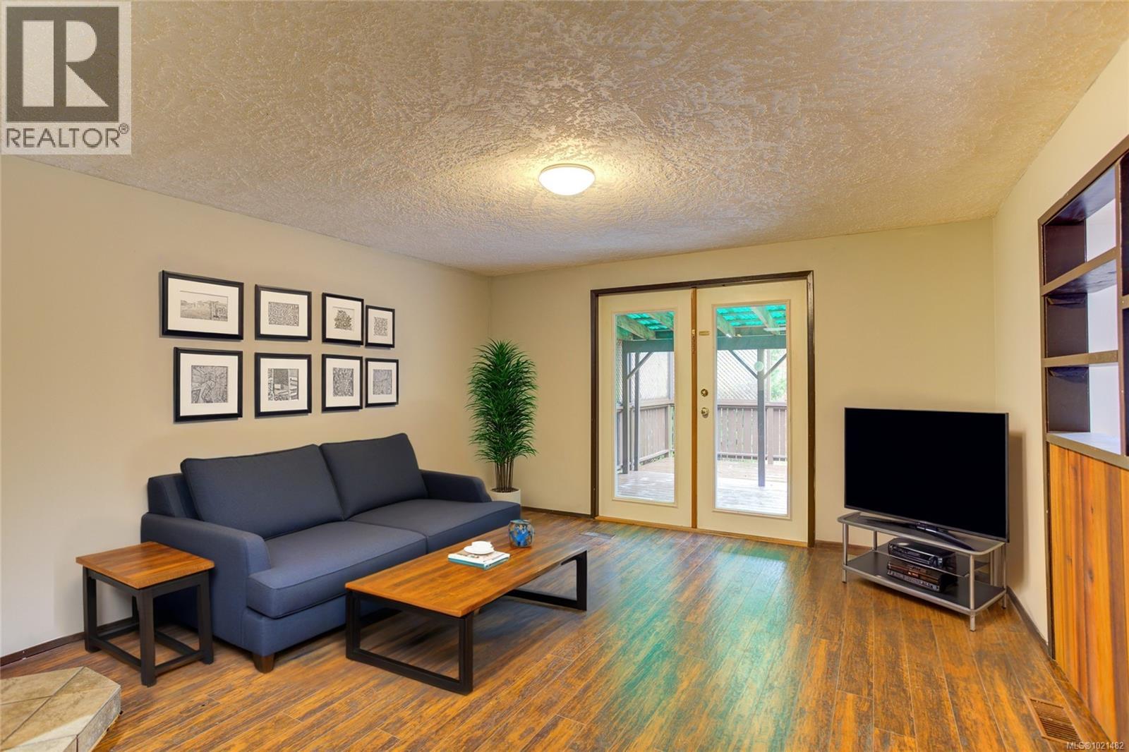 Virtually Staged - 4305 Sunrise Rd, Duncan, BC - Indoor Photo Showing Living Room