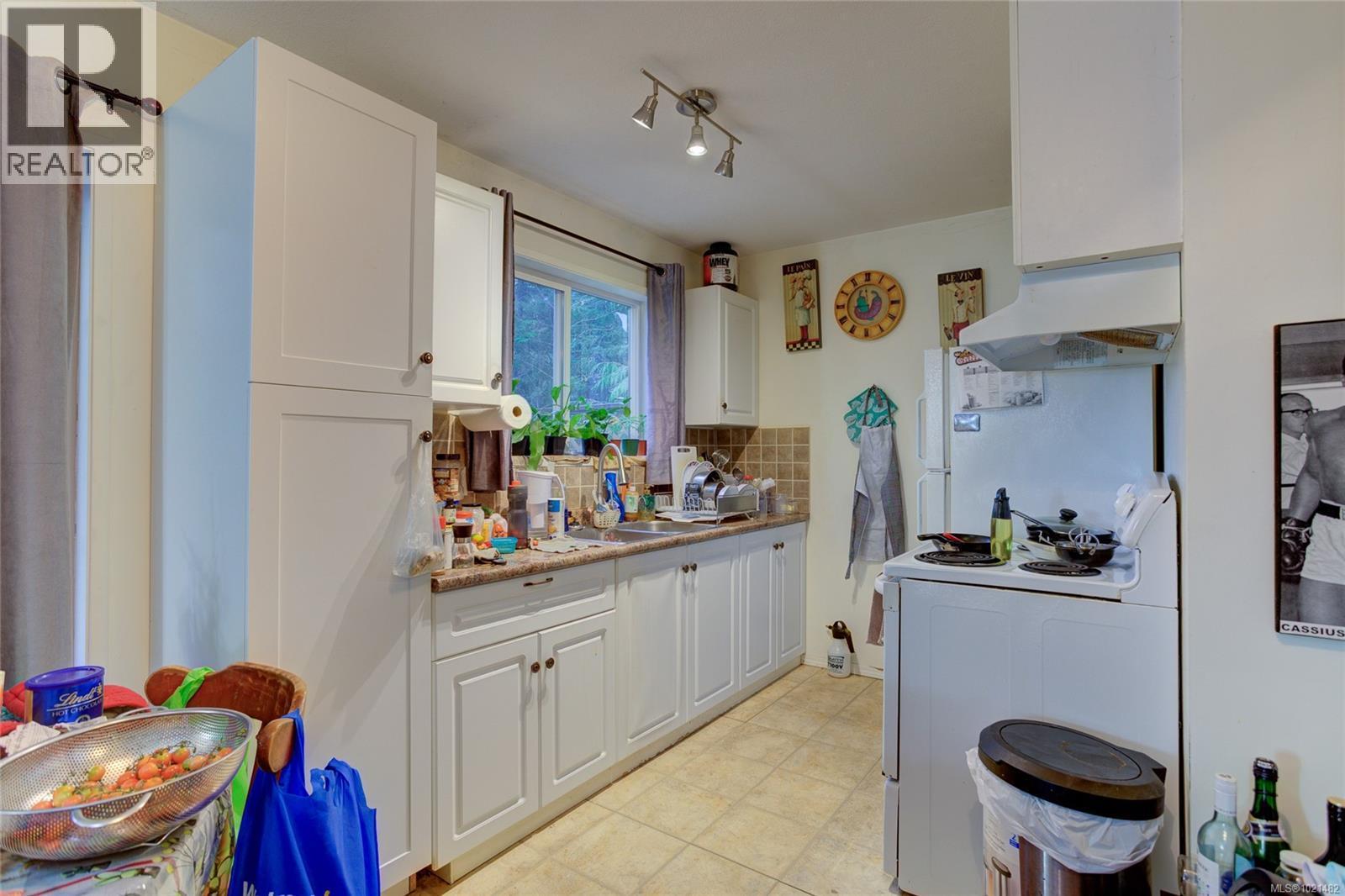 4305 Sunrise Rd, Duncan, BC - Indoor Photo Showing Kitchen