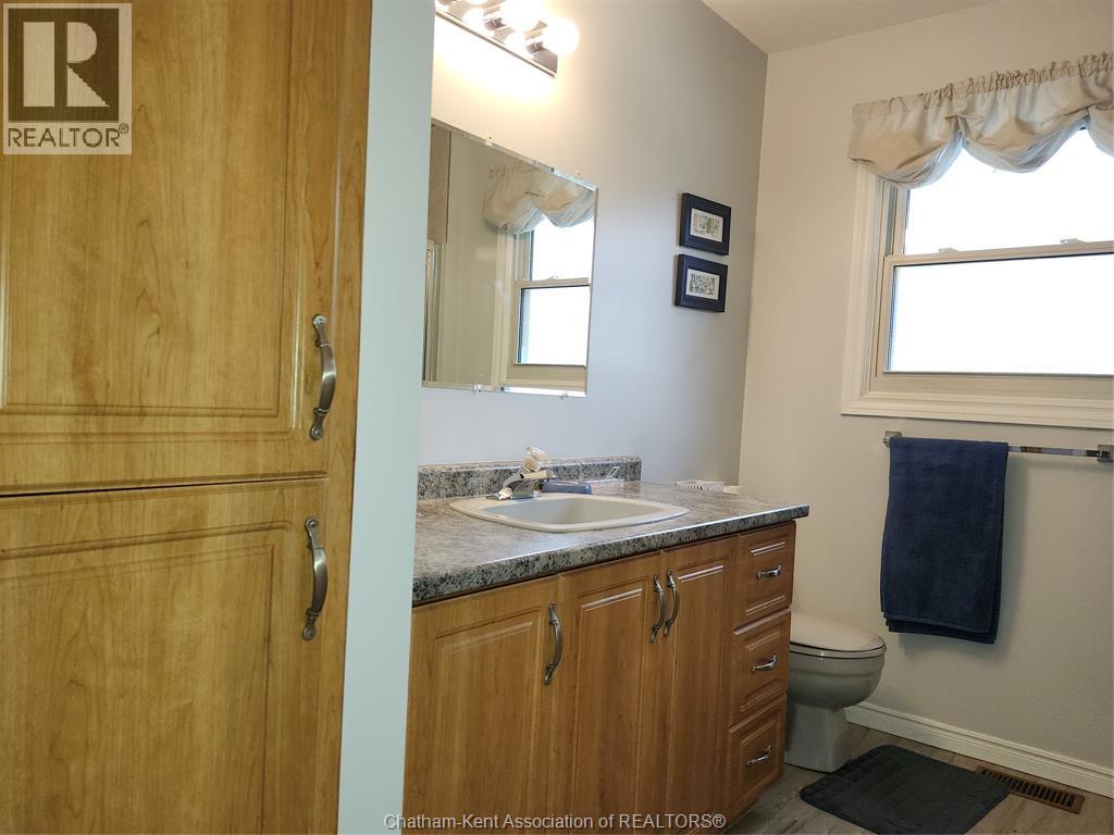 15 Monarch Drive, Chatham, ON - Indoor Photo Showing Bathroom