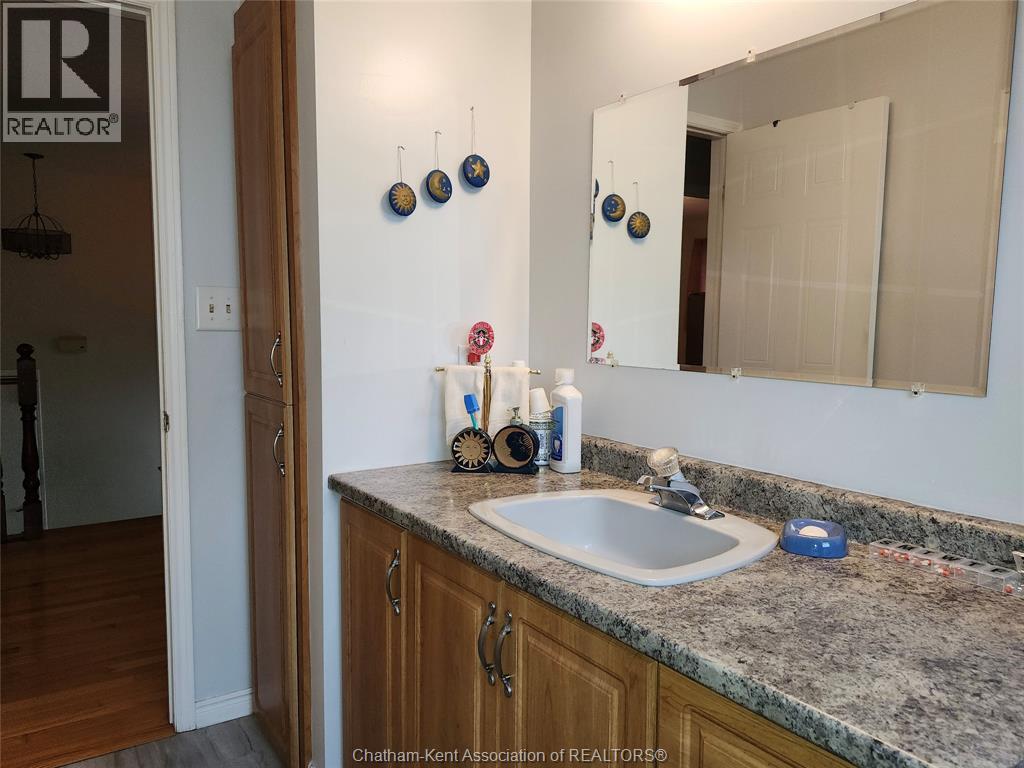 15 Monarch Drive, Chatham, ON - Indoor Photo Showing Bathroom