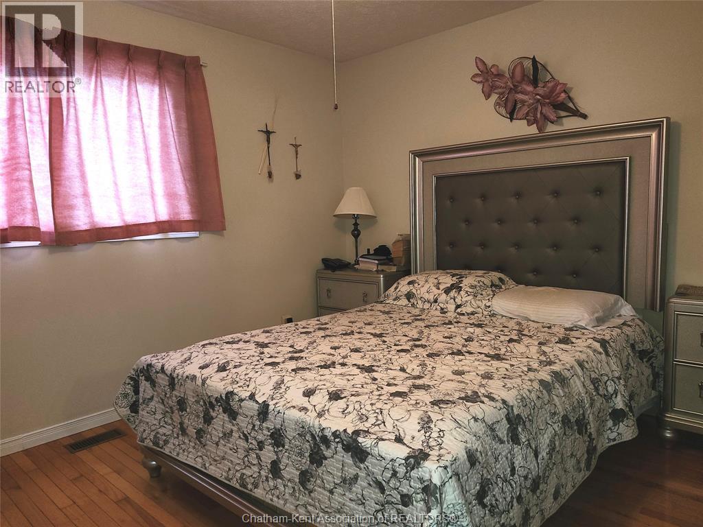 15 Monarch Drive, Chatham, ON - Indoor Photo Showing Bedroom