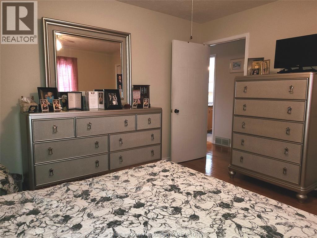 15 Monarch Drive, Chatham, ON - Indoor Photo Showing Bedroom