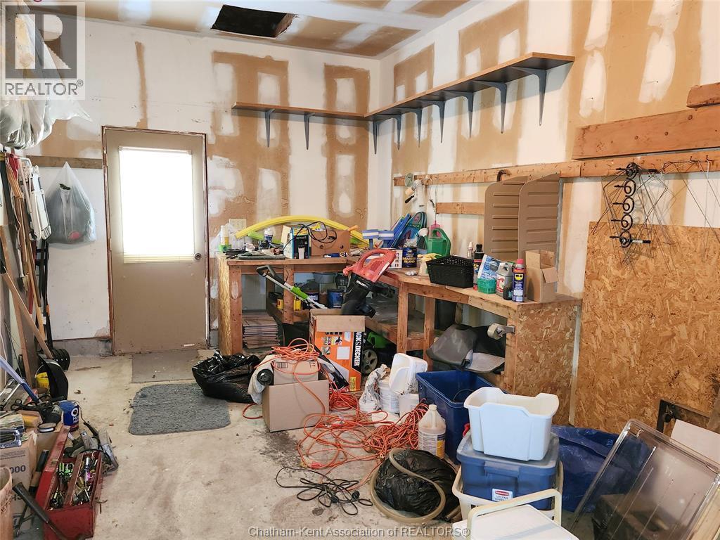 15 Monarch Drive, Chatham, ON - Indoor Photo Showing Other Room