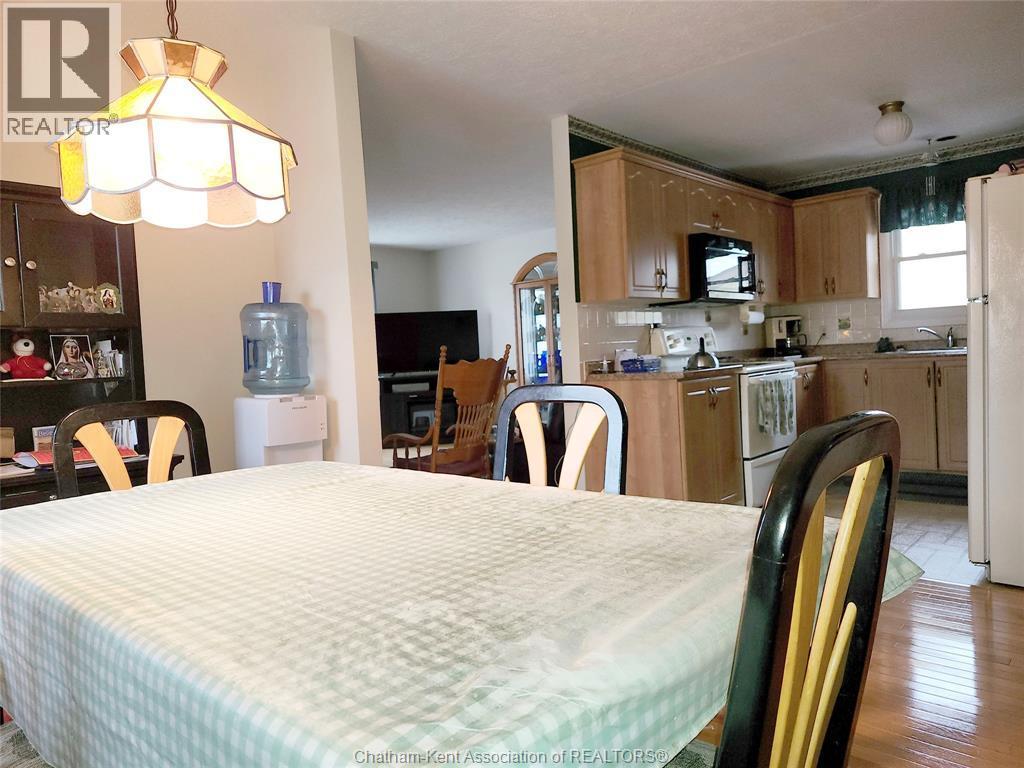 15 Monarch Drive, Chatham, ON - Indoor Photo Showing Dining Room