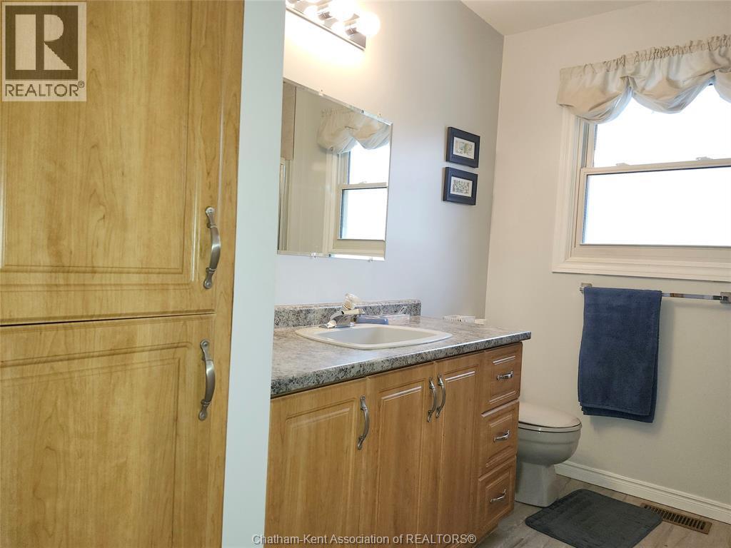 15 Monarch Drive, Chatham, ON - Indoor Photo Showing Bathroom