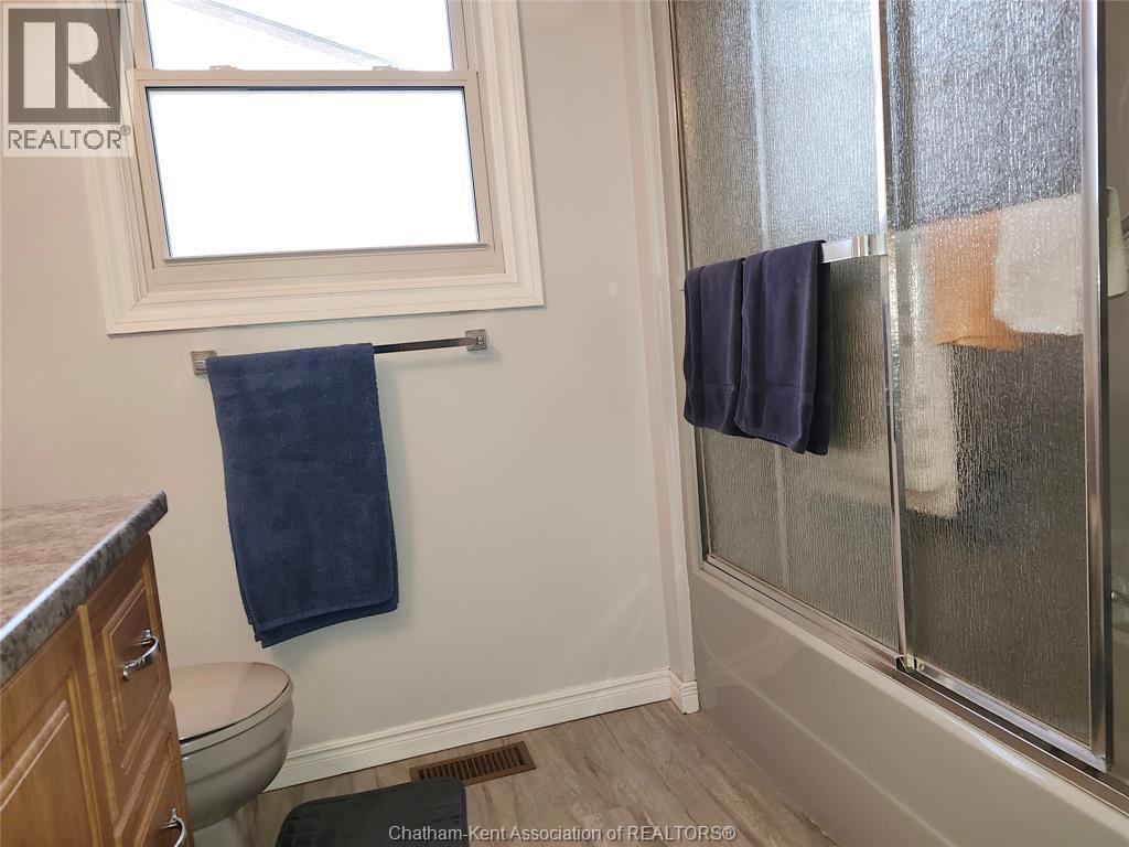 15 Monarch Drive, Chatham, ON - Indoor Photo Showing Bathroom