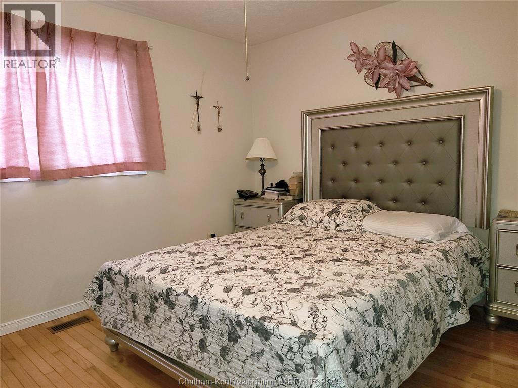 15 Monarch Drive, Chatham, ON - Indoor Photo Showing Bedroom