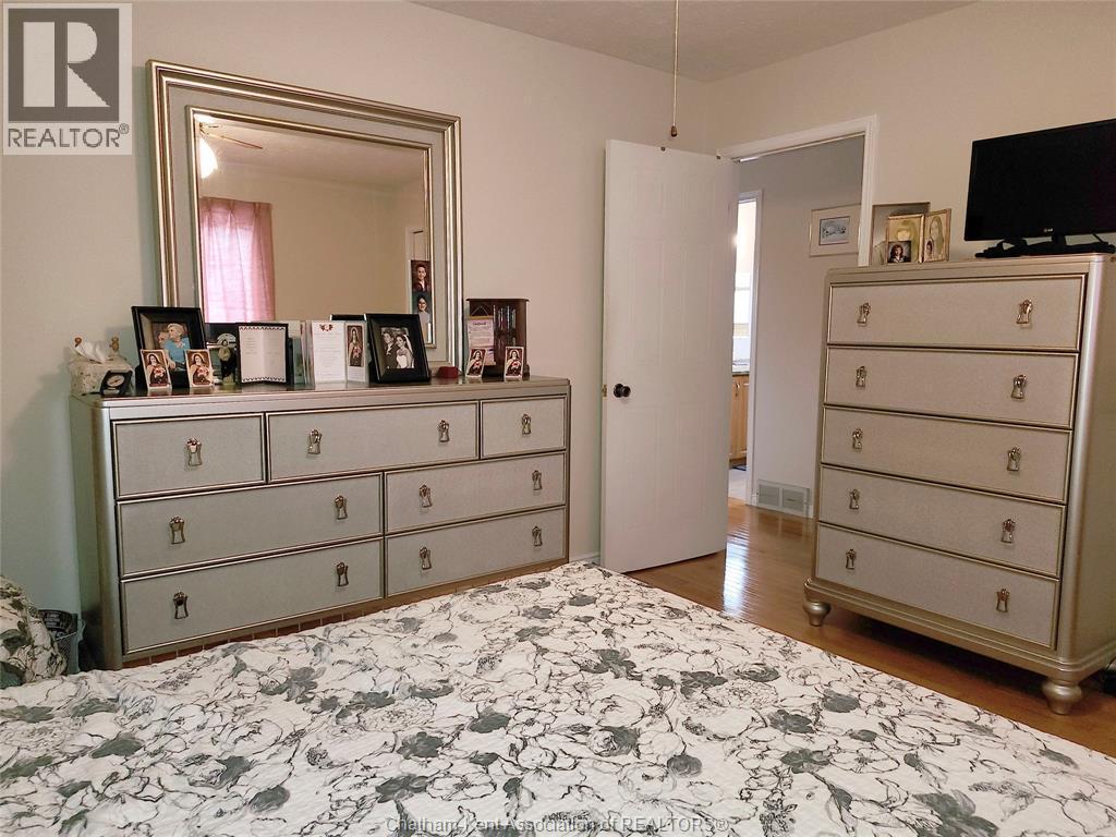15 Monarch Drive, Chatham, ON - Indoor Photo Showing Bedroom