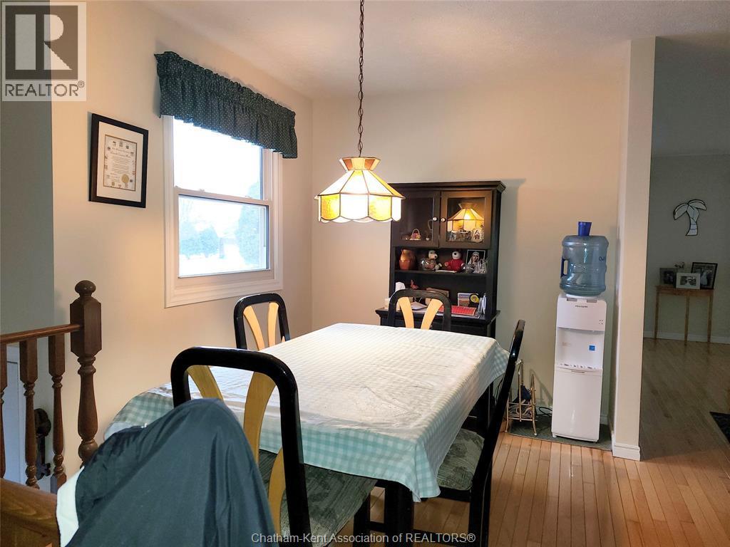 15 Monarch Drive, Chatham, ON - Indoor Photo Showing Dining Room