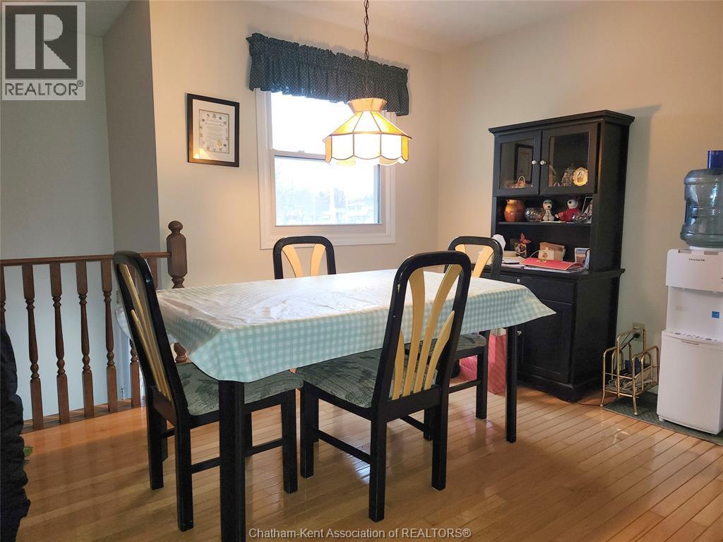 15 Monarch Drive, Chatham, ON - Indoor Photo Showing Dining Room