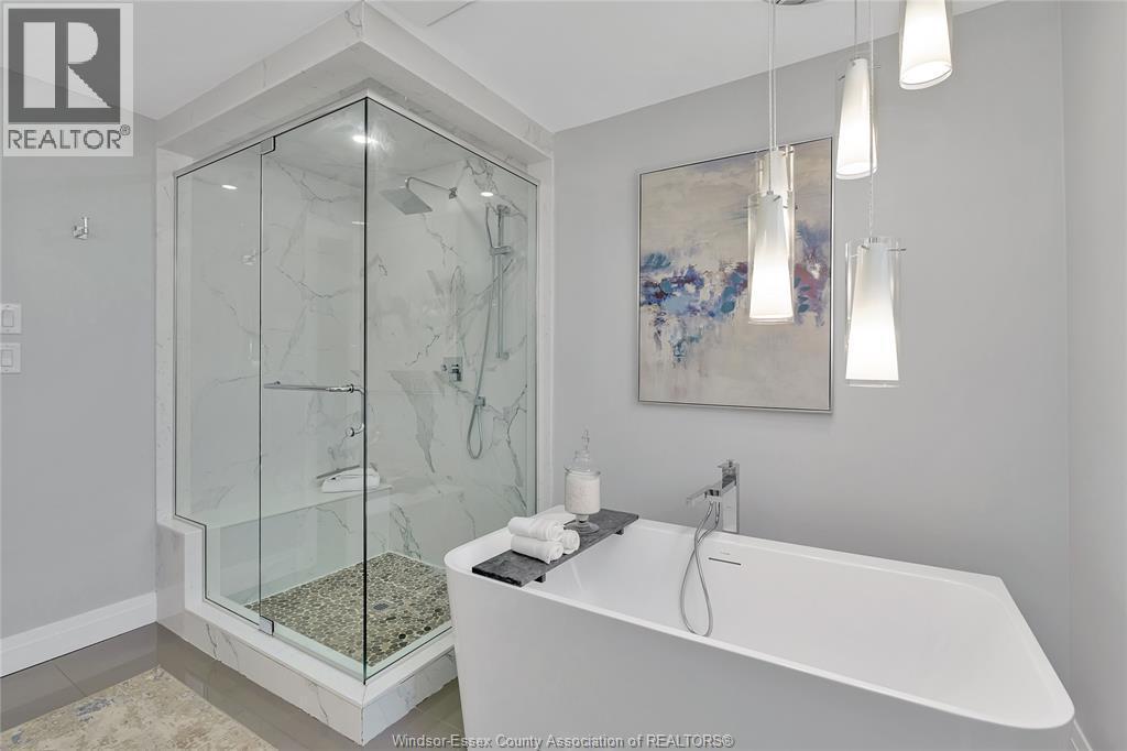 2072 Hopgood, Lakeshore, ON - Indoor Photo Showing Bathroom