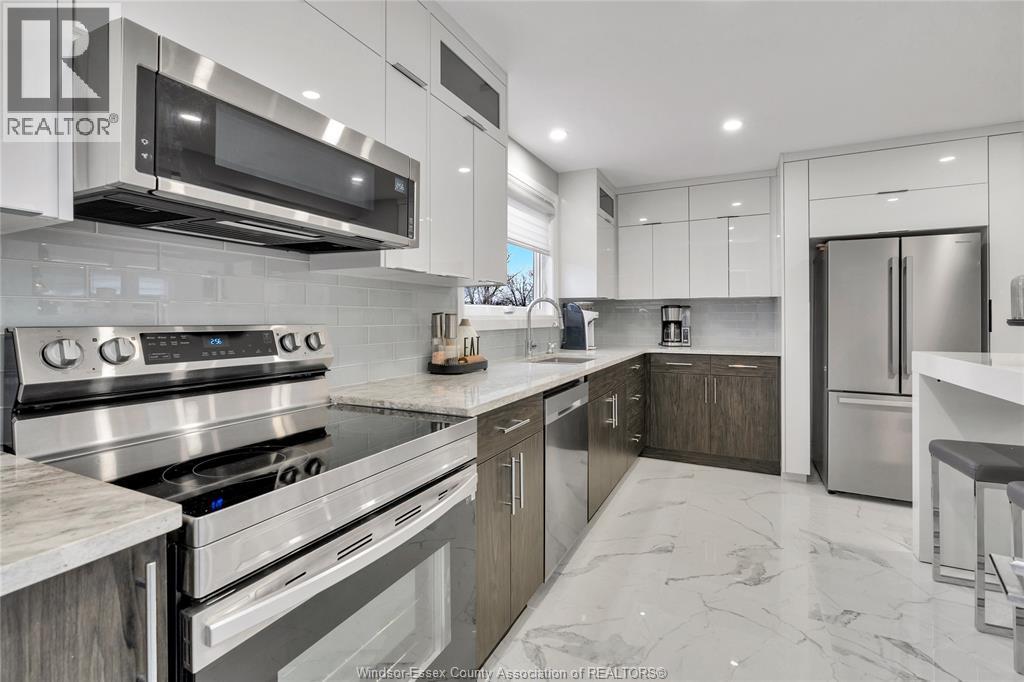 2072 Hopgood, Lakeshore, ON - Indoor Photo Showing Kitchen