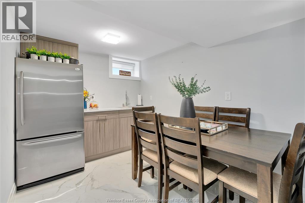 2072 Hopgood, Lakeshore, ON - Indoor Photo Showing Dining Room