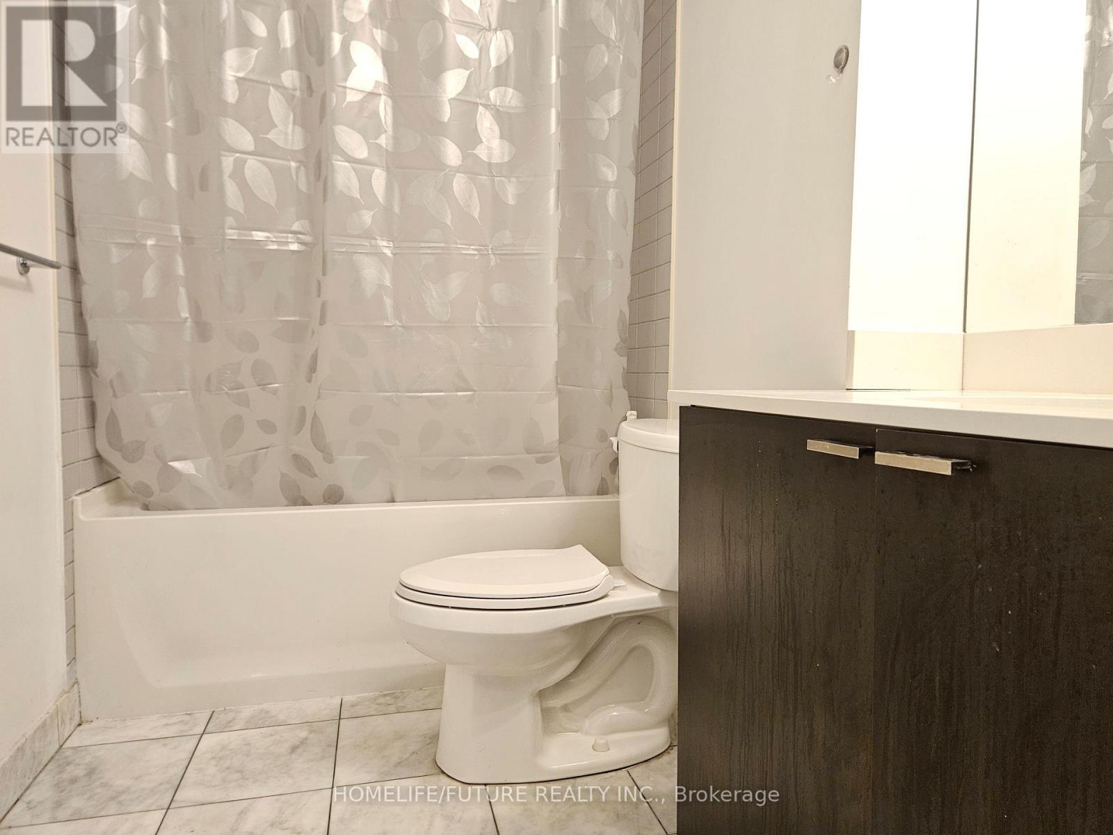 207 - 35 Hayden Street, Toronto, ON - Indoor Photo Showing Bathroom