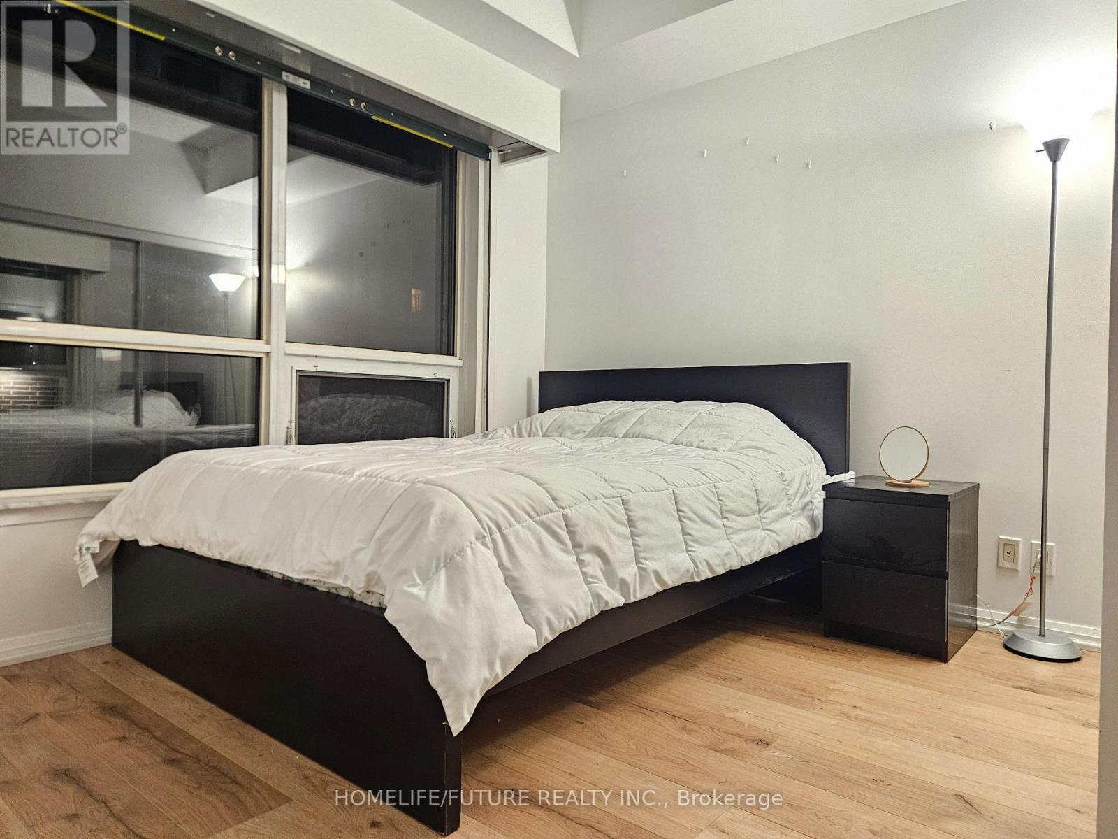 207 - 35 Hayden Street, Toronto, ON - Indoor Photo Showing Bedroom
