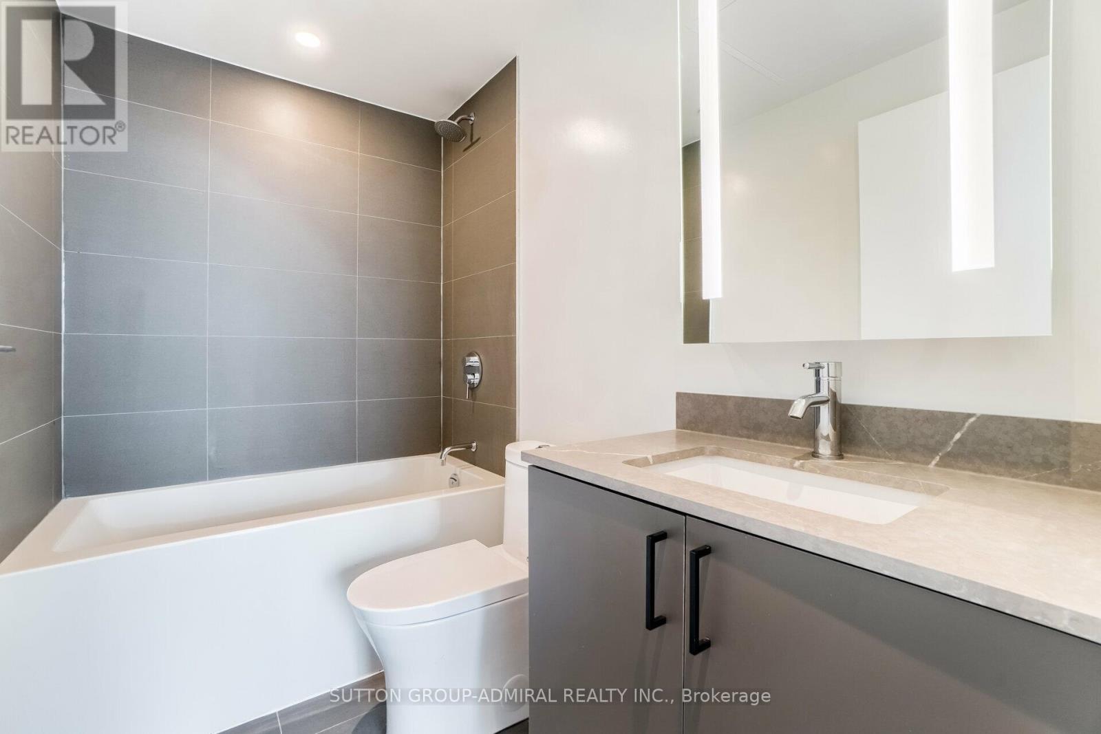 1403 - 135 East Liberty Street, Toronto, ON - Indoor Photo Showing Bathroom
