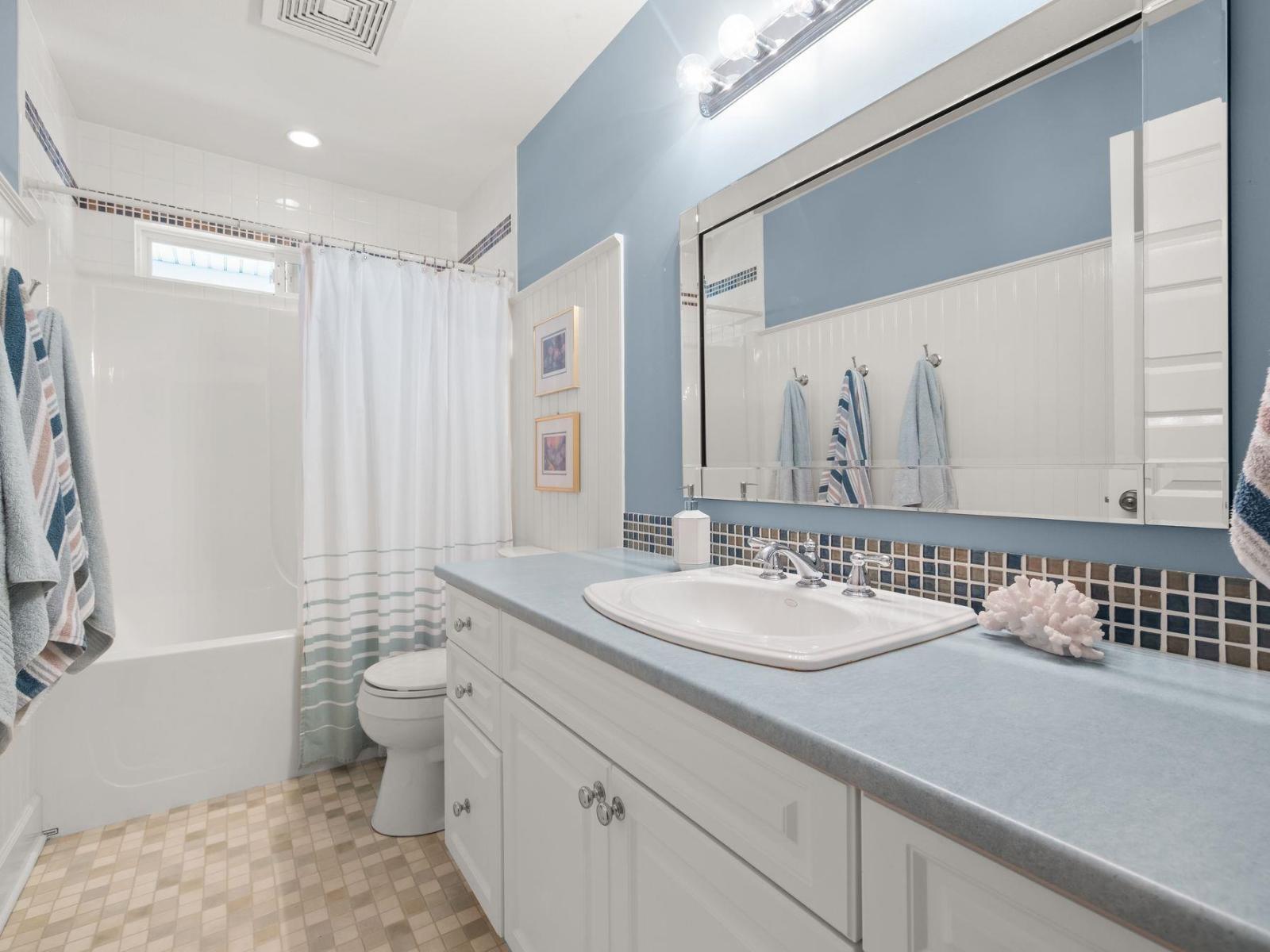 12035 56 Avenue, Surrey, BC - Indoor Photo Showing Bathroom