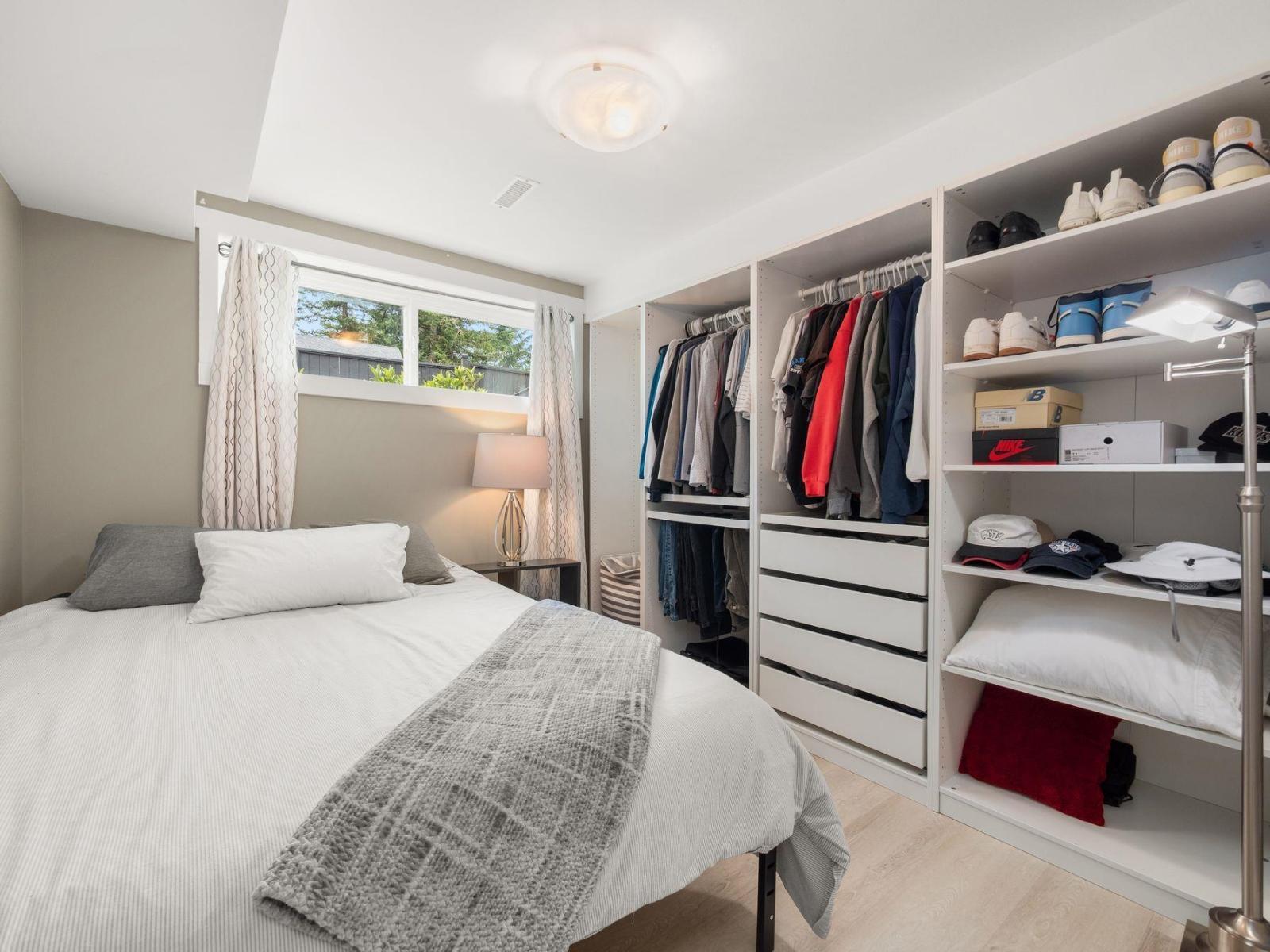 12035 56 Avenue, Surrey, BC - Indoor Photo Showing Bedroom