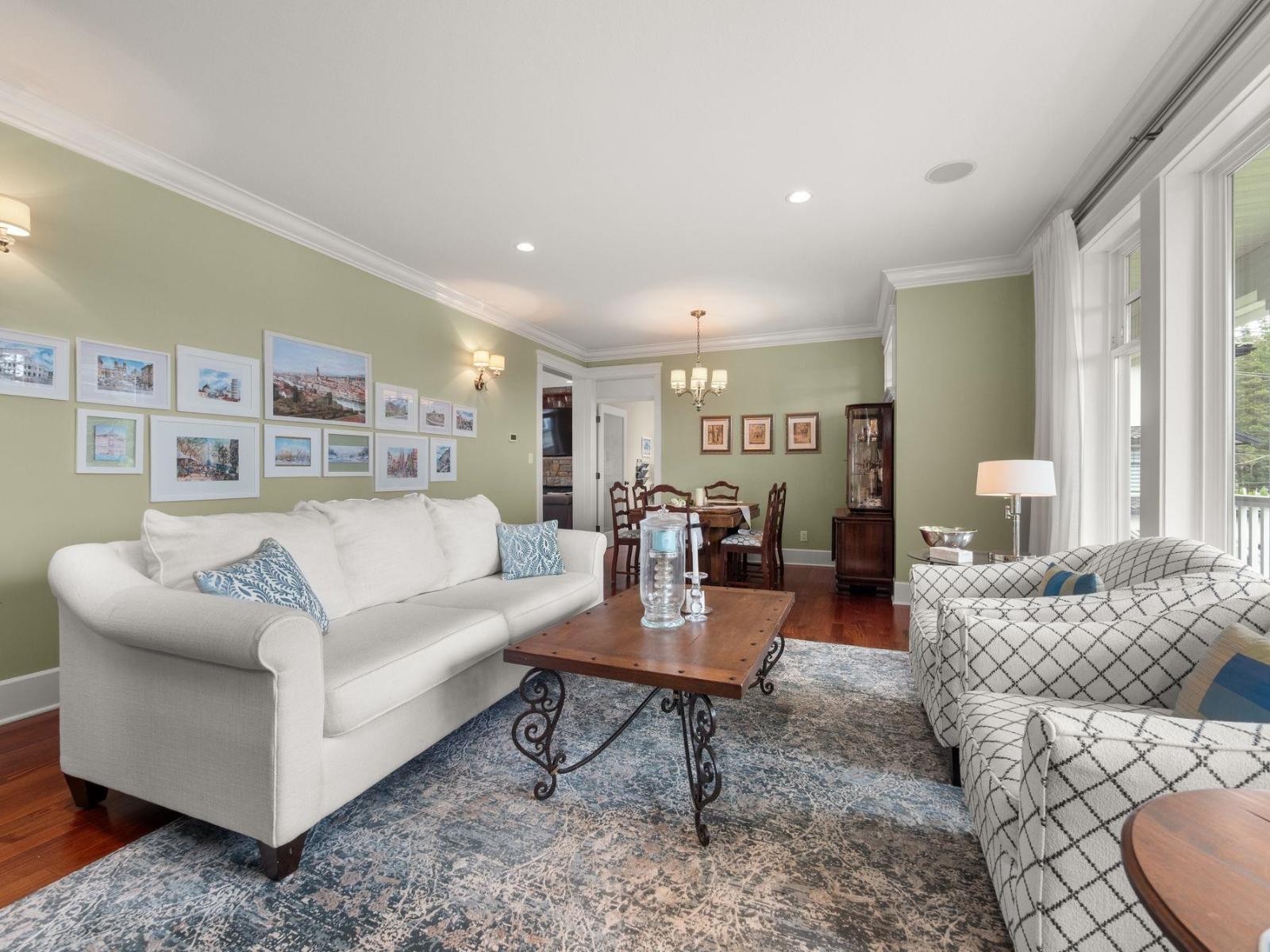 12035 56 Avenue, Surrey, BC - Indoor Photo Showing Living Room