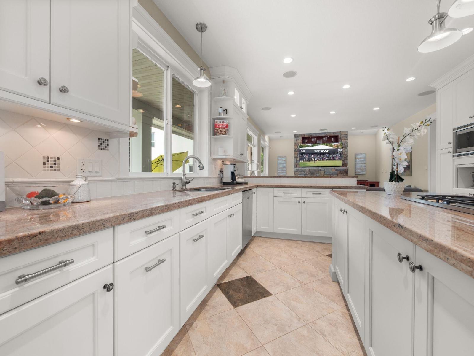 12035 56 Avenue, Surrey, BC - Indoor Photo Showing Kitchen