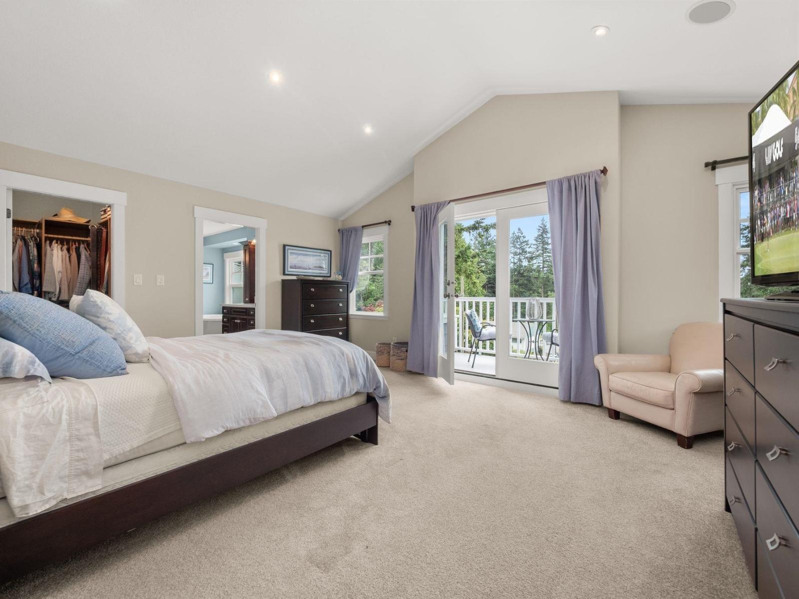 12035 56 Avenue, Surrey, BC - Indoor Photo Showing Bedroom