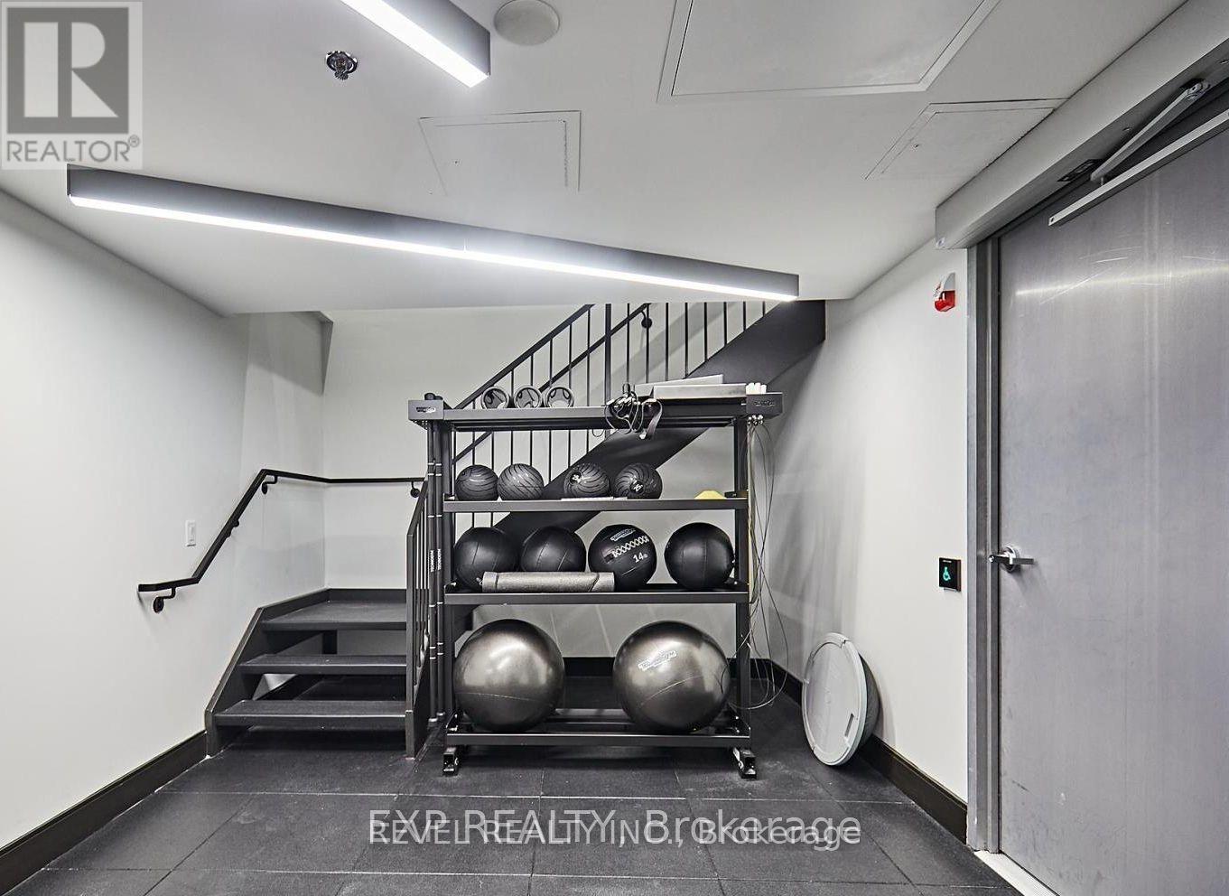 313 - 90 Glen Everest Road, Toronto, ON - Indoor Photo Showing Garage