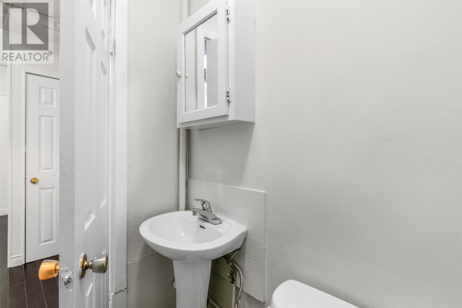 77 Hamilton Avenue, St. John'S, NL - Indoor Photo Showing Bathroom