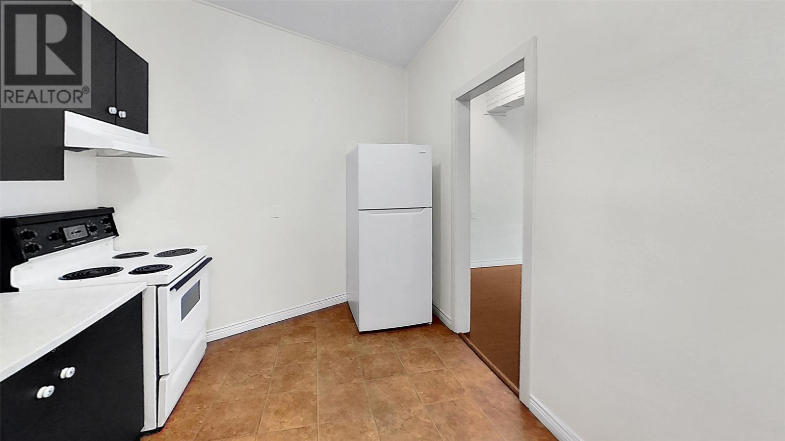 77 Hamilton Avenue, St. John'S, NL - Indoor Photo Showing Kitchen