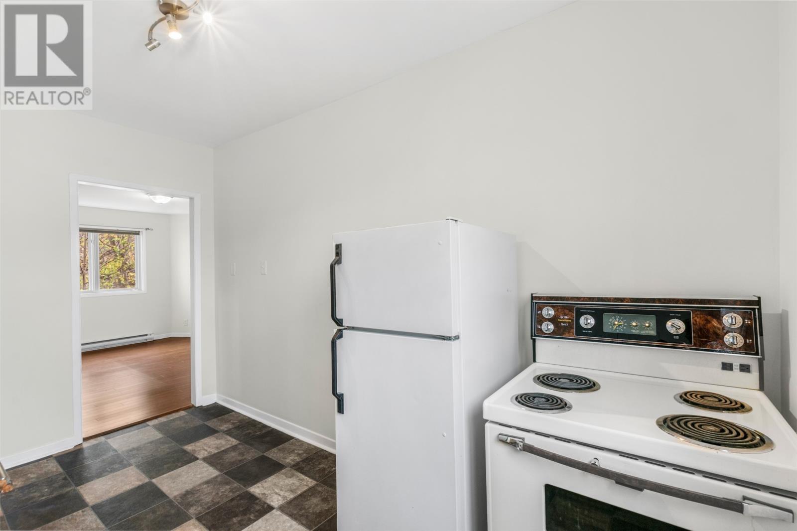 77 Hamilton Avenue, St. John'S, NL - Indoor Photo Showing Kitchen
