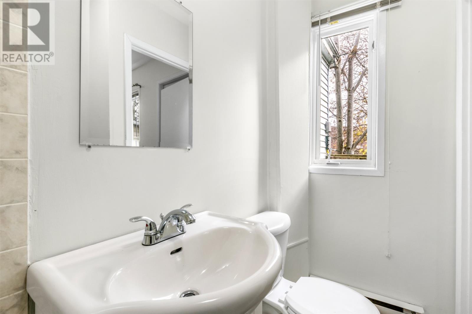 77 Hamilton Avenue, St. John'S, NL - Indoor Photo Showing Bathroom