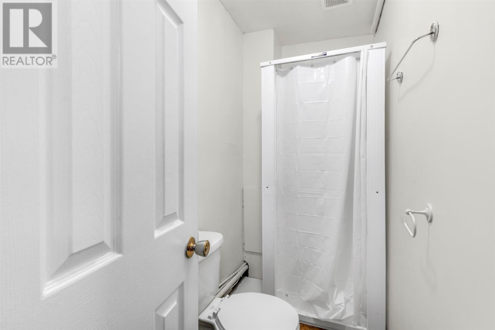 77 Hamilton Avenue, St. John'S, NL - Indoor Photo Showing Bathroom