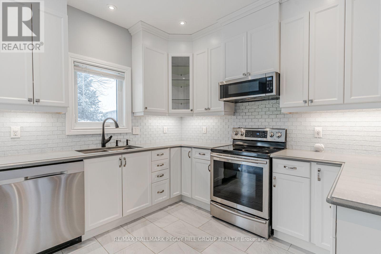 6 Laurelwood Lane, Barrie, ON - Indoor Photo Showing Kitchen With Stainless Steel Kitchen With Double Sink With Upgraded Kitchen