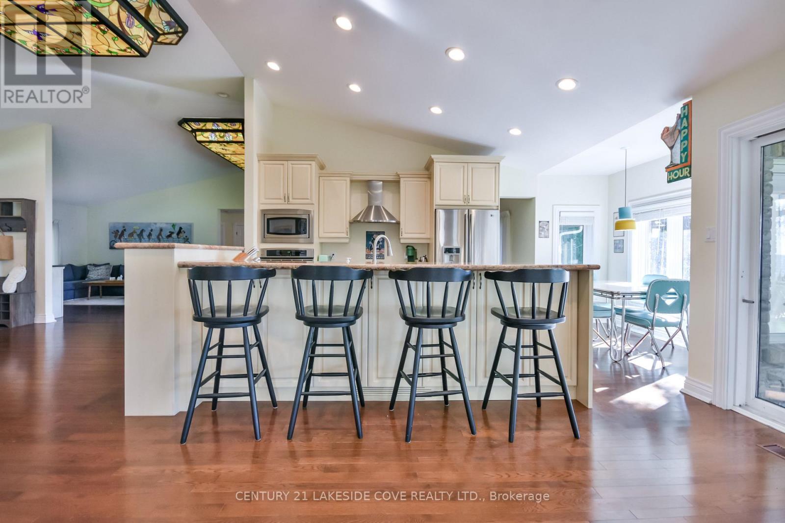 96 Bayshore Drive, Ramara, ON - Indoor Photo Showing Kitchen With Upgraded Kitchen